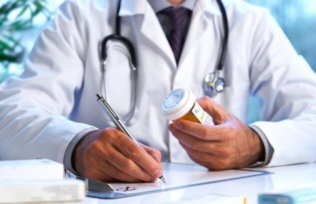 O urologista prescreve o tratamento da prostatite com medicamentos