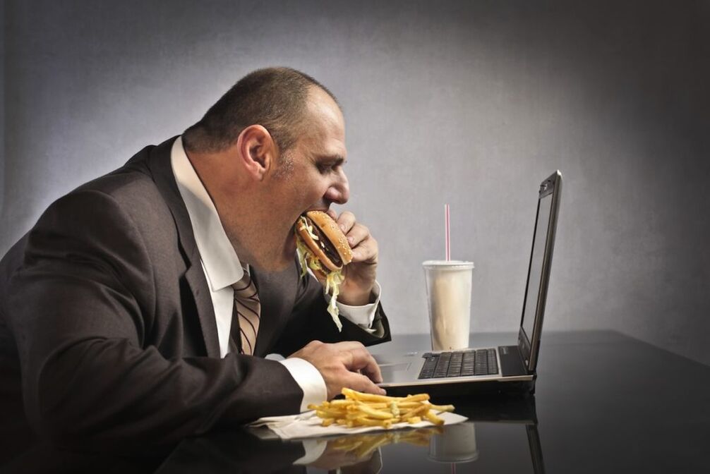junk food e trabalho sedentário como causas de prostatite e hemorróidas